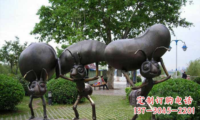 天津蚂蚁之美搬运粮食的公园铜雕