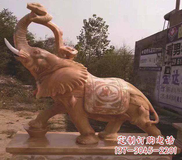 天津鼻卷如意的大象石雕