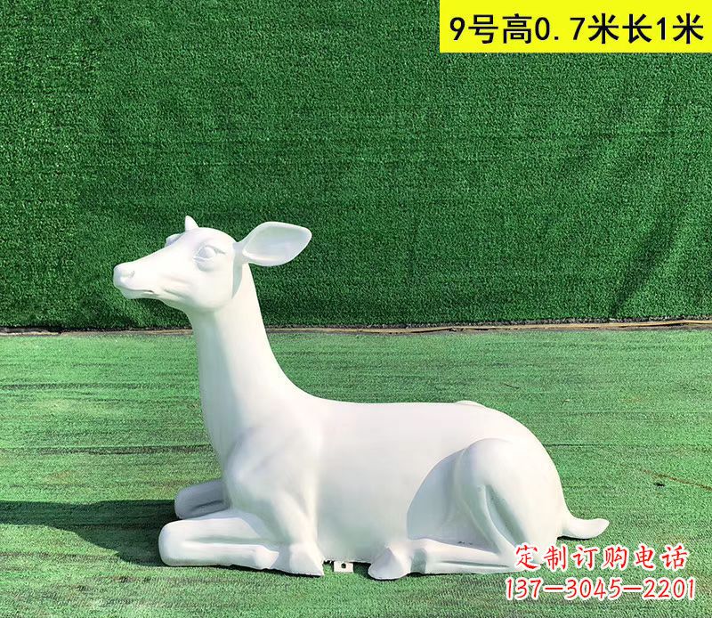 天津玻璃钢白色小鹿动物雕塑