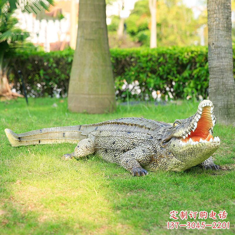 天津玻璃钢雕塑户外园林景观装饰仿真动物鳄鱼摆件