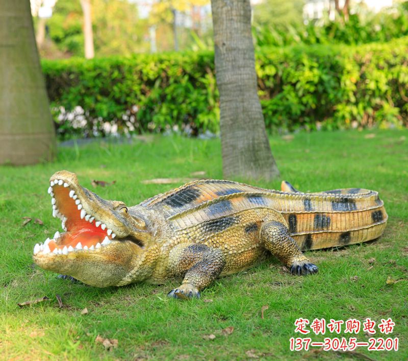 天津玻璃钢鳄鱼仿真动物雕塑精美雕塑营造绿色环境