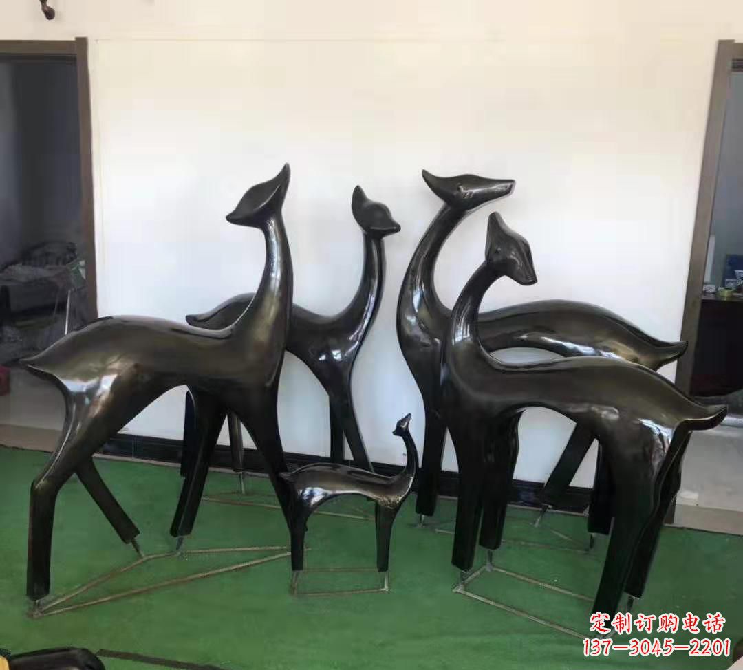 天津玻璃钢仿铜鹿雕塑完美点缀庭院景观