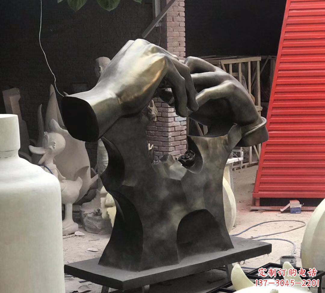 天津玻璃钢仿铜戒指雕塑浪漫情感的象征