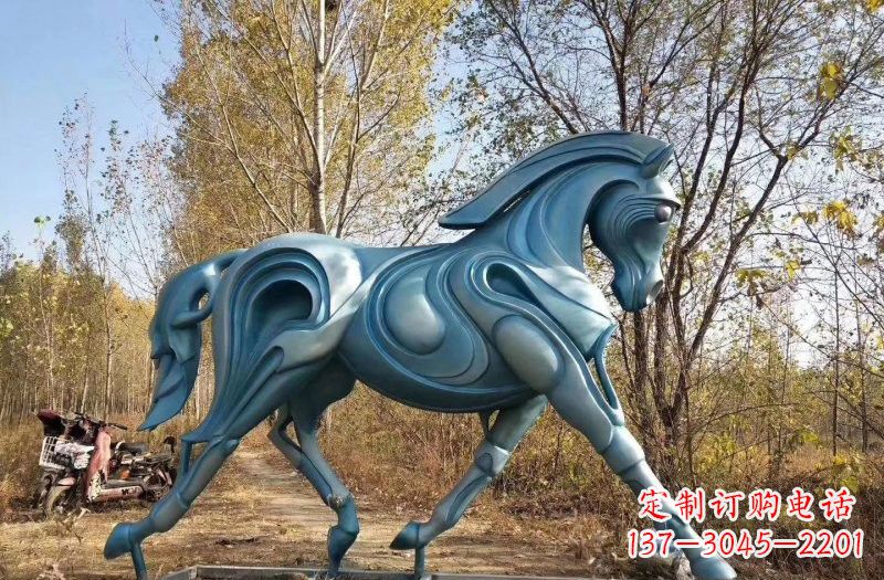 天津玻璃钢雕刻的奔马