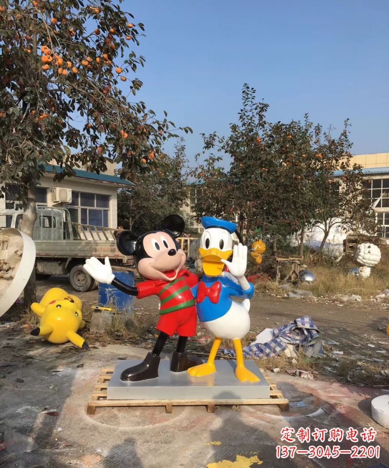天津玻璃钢卡通唐老鸭和米老鼠雕塑公园卡通雕塑