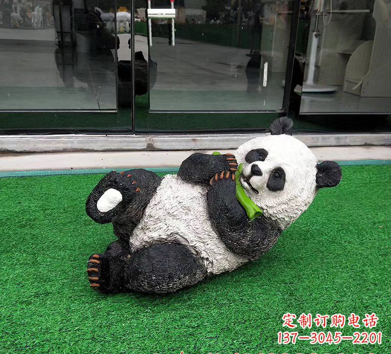 天津玻璃钢熊猫雕塑象征动物保护的艺术品