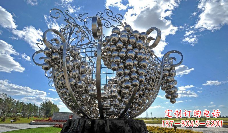 天津不锈钢葡萄雕塑——城市的艺术之美