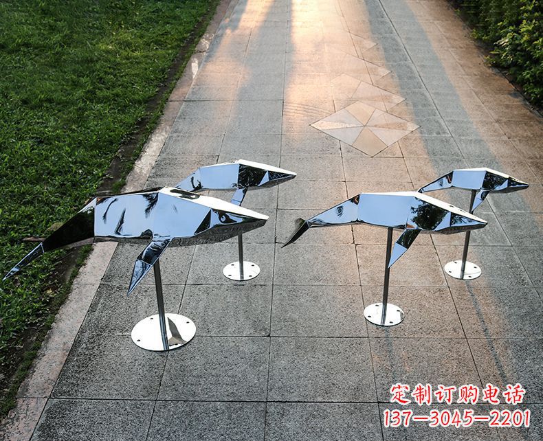天津不锈钢抽象动物海豚雕塑1