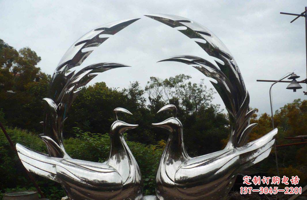 天津不锈钢孔雀雕塑浪漫与灵动