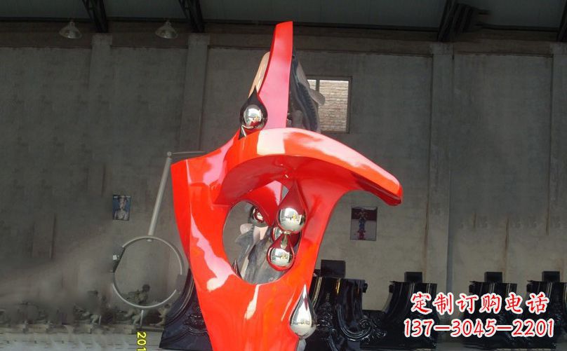 天津不锈钢水滴雕塑美丽动人