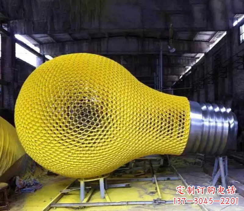 天津不锈钢灯泡雕塑2