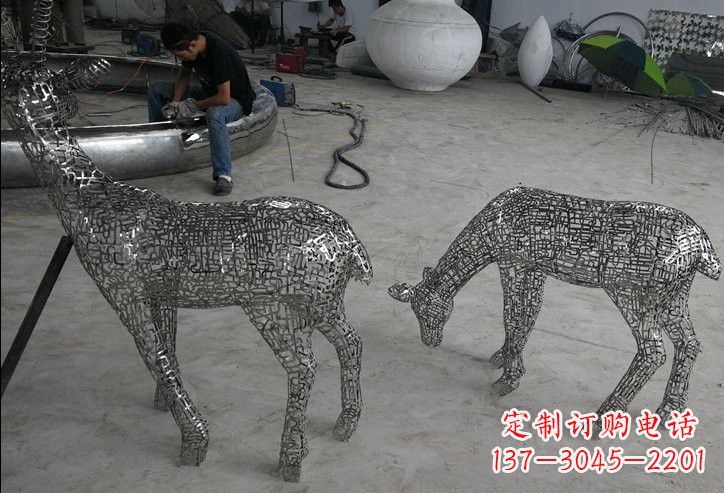 天津不锈钢动物镂空鹿雕塑
