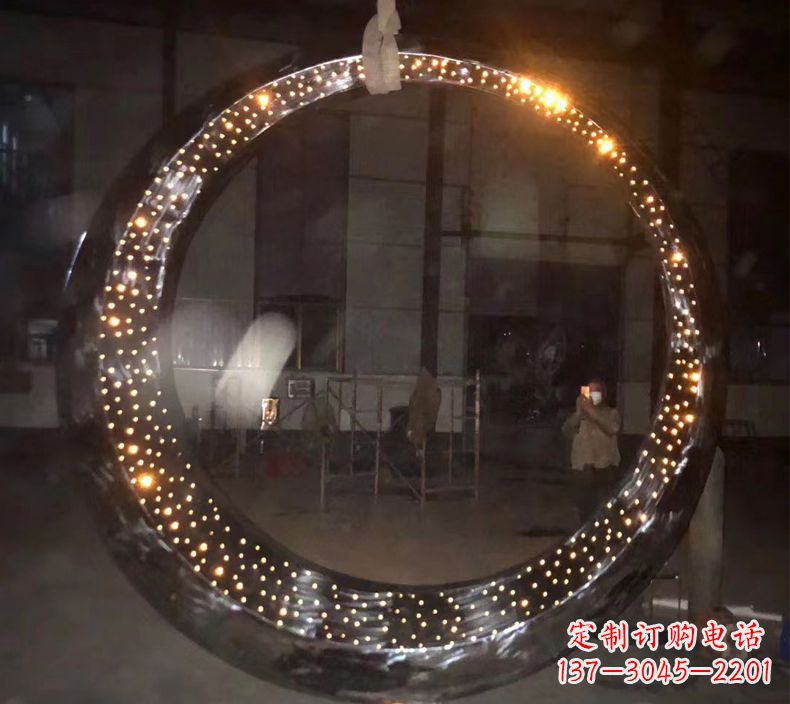 天津璀璨夜空,不锈钢发光月亮雕塑