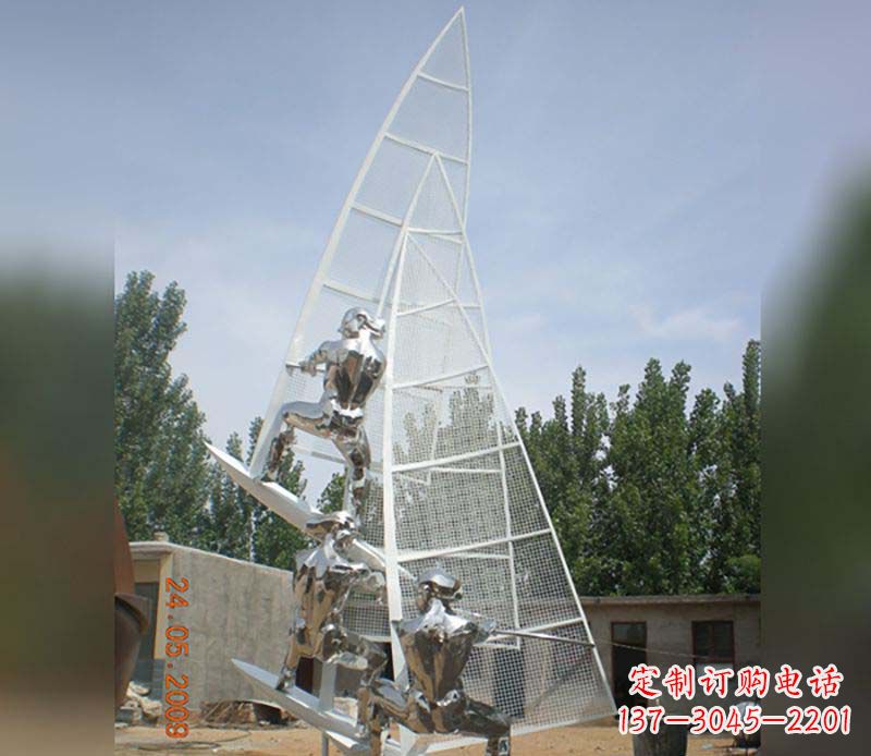 天津不锈钢帆船给公园带来美丽的景致