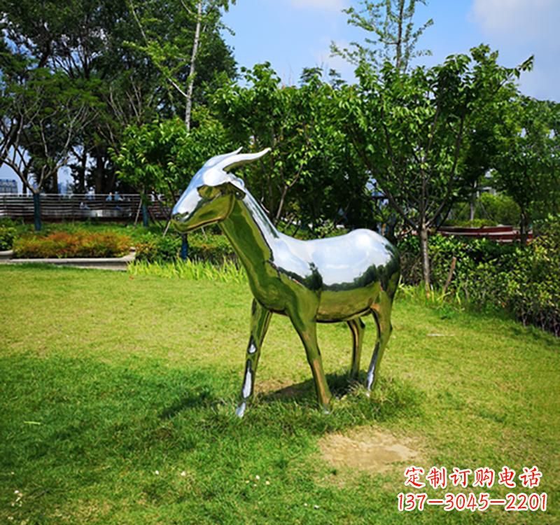 天津不锈钢公园动物镜面羊雕塑