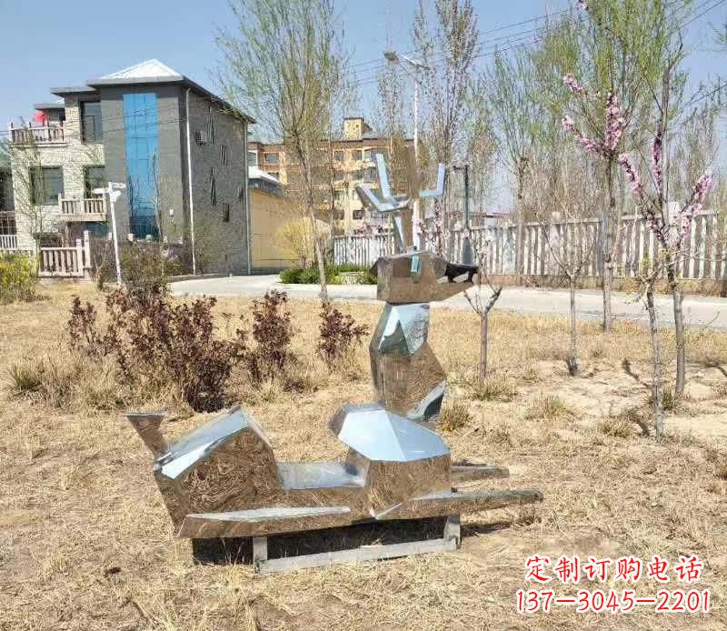 天津不锈钢公园小鹿雕塑给公园带来温馨气息