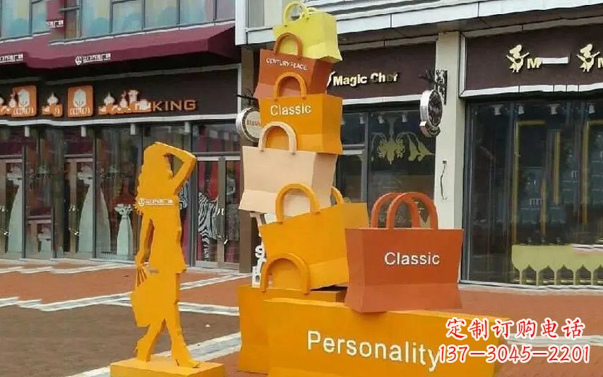 天津街头景观购物袋雕塑