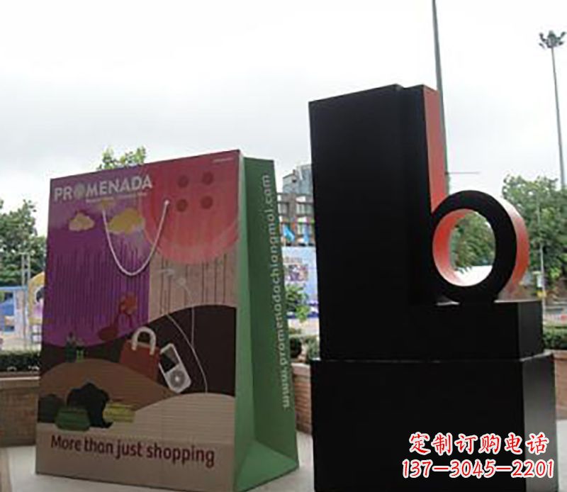 天津不锈钢购物袋雕塑为公园带来现代风格