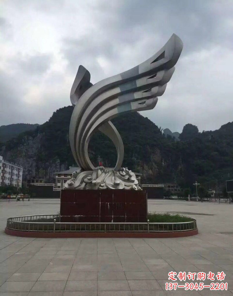 天津不锈钢广场抽象翅膀雕塑