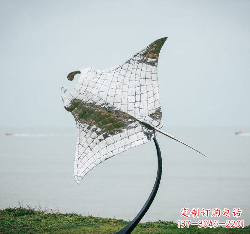天津不锈钢海洋动物蝠鲼雕塑艺术与环保的完美结合