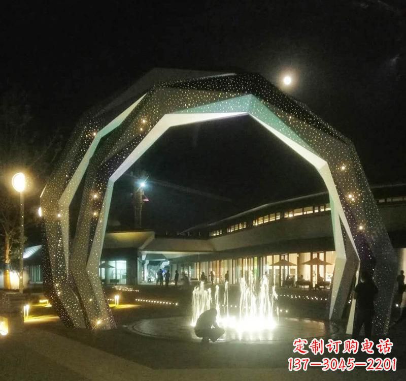 天津不锈钢户外拱门雕塑精美线条点缀美景