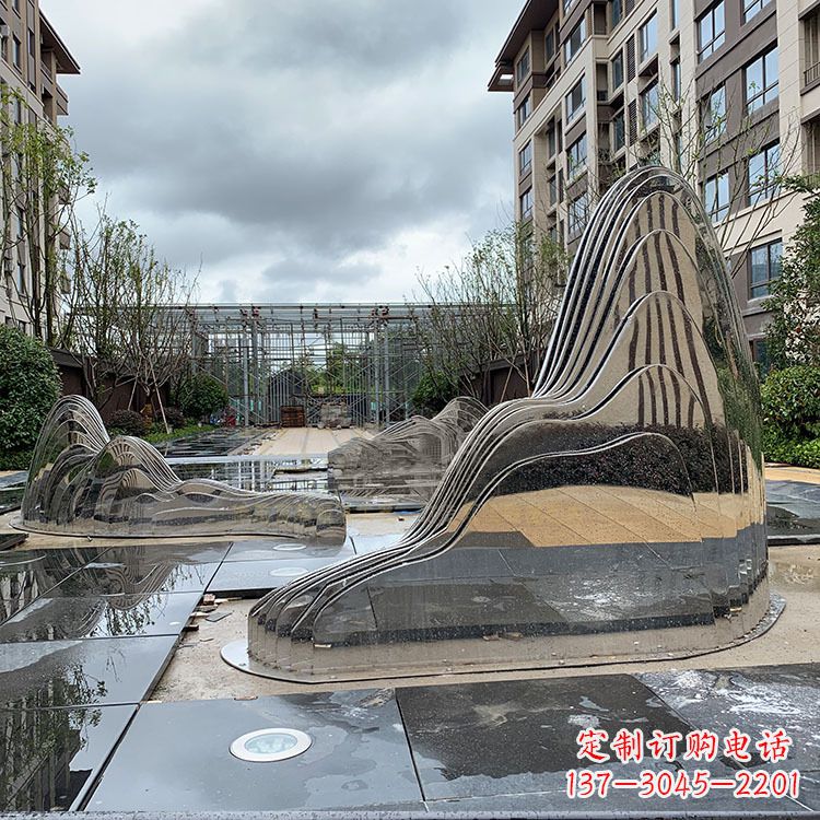 天津不锈钢镜面假山雕塑给城市带来灵动之美