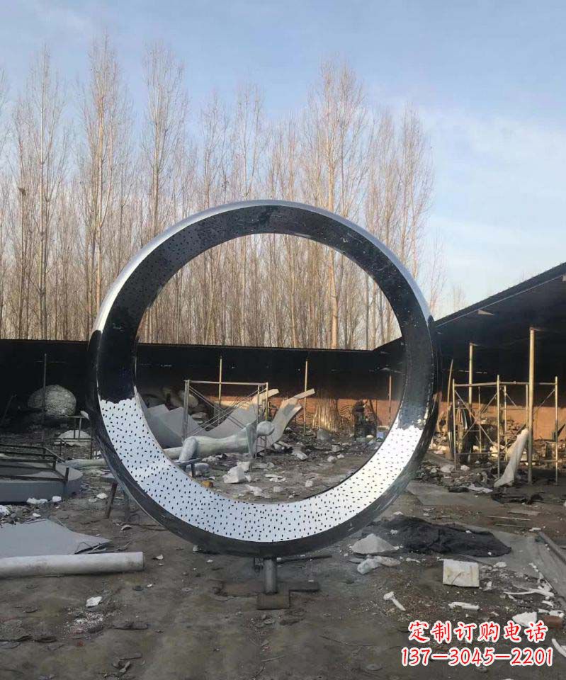 天津不锈钢圆环雕塑抽象美的体现
