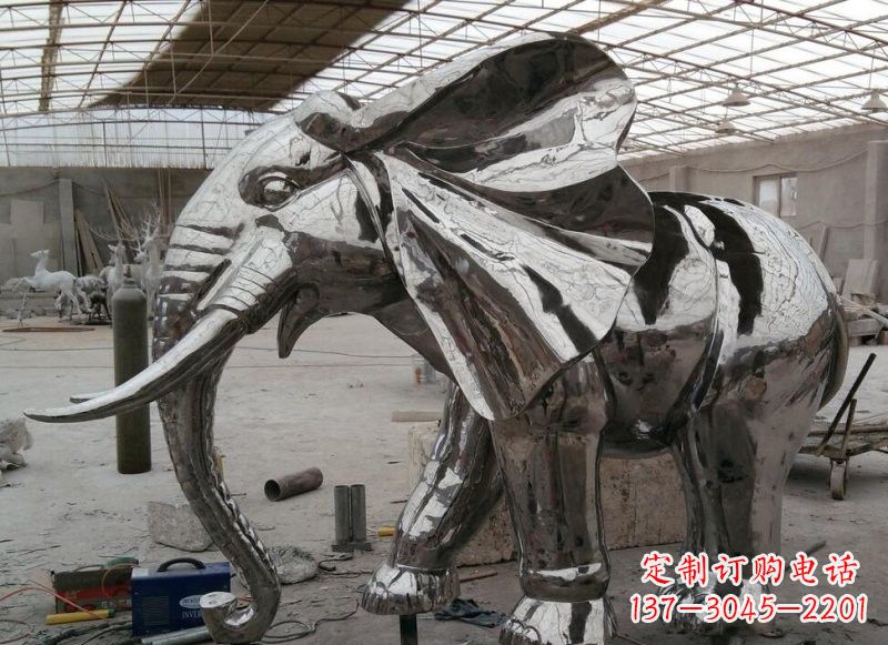 天津不锈钢镜面大象雕塑——独特的艺术精品