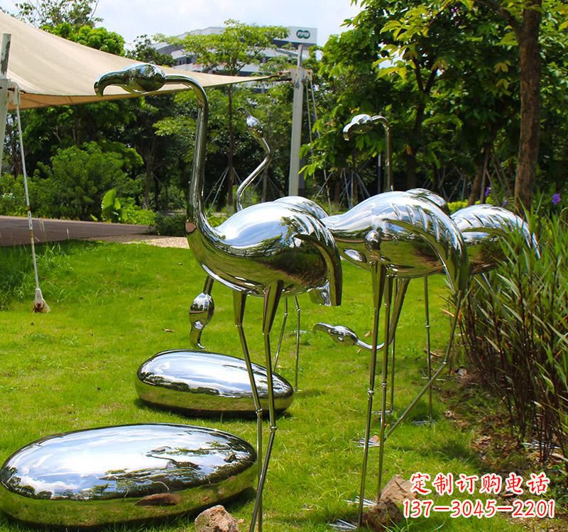 天津不锈钢镜面火烈鸟雕塑精美外形、多彩光泽