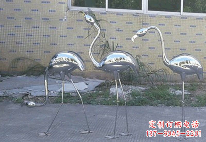 天津不锈钢火烈鸟雕塑给人以美好的视觉享受