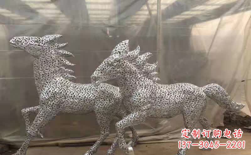 天津不锈钢马雕塑精美而又富有动感