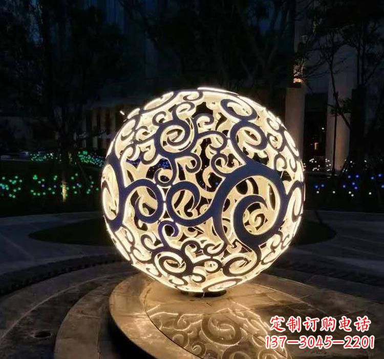 天津不锈钢镂空球喷泉雕塑艺术性的水景装饰