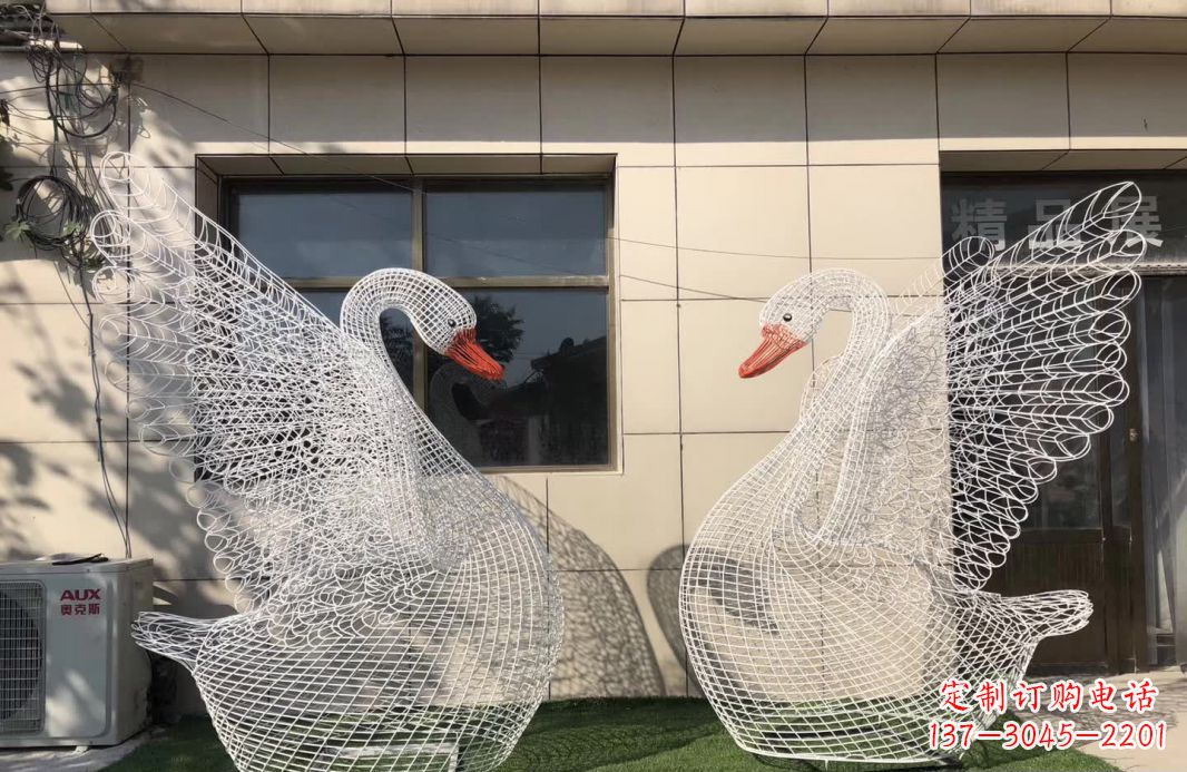 天津不锈钢镂空天鹅雕塑象征着美丽的永恒