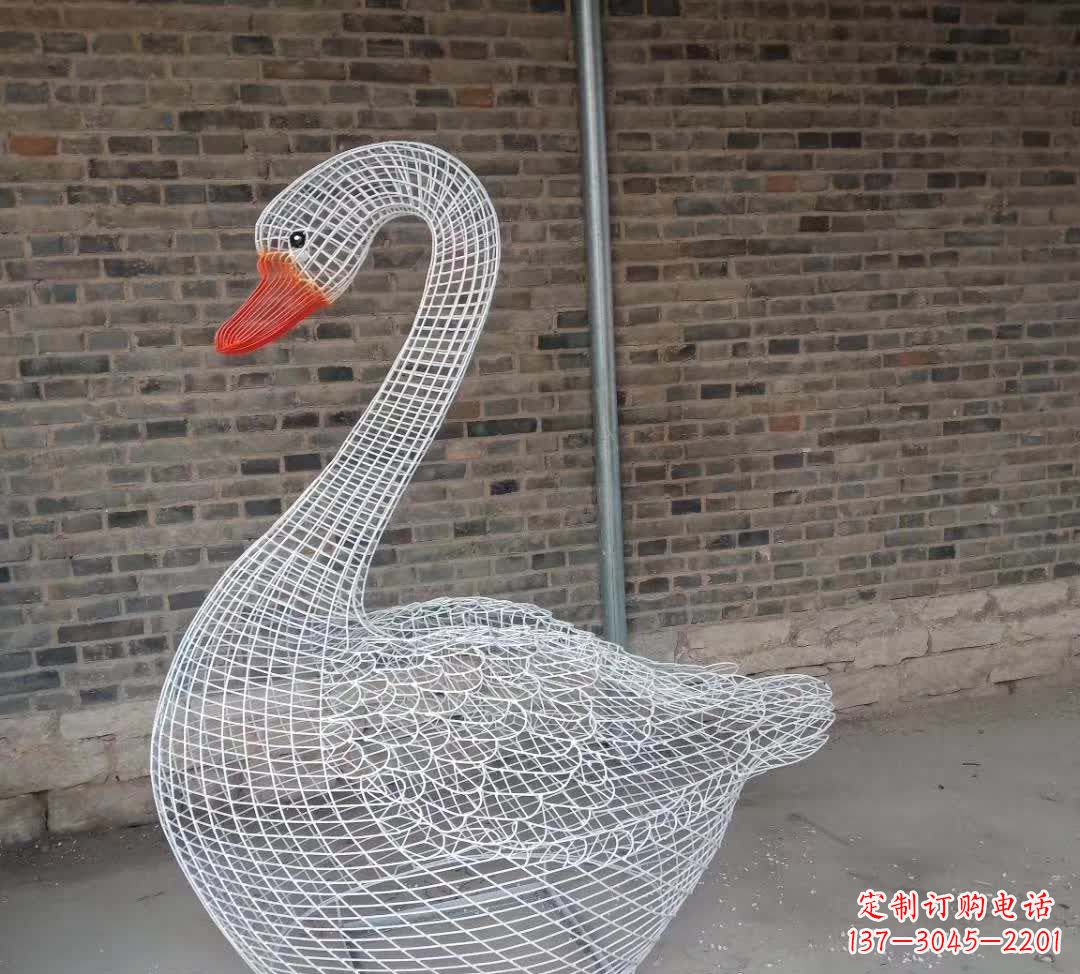 天津不锈钢镂空天鹅雕塑精美而优雅
