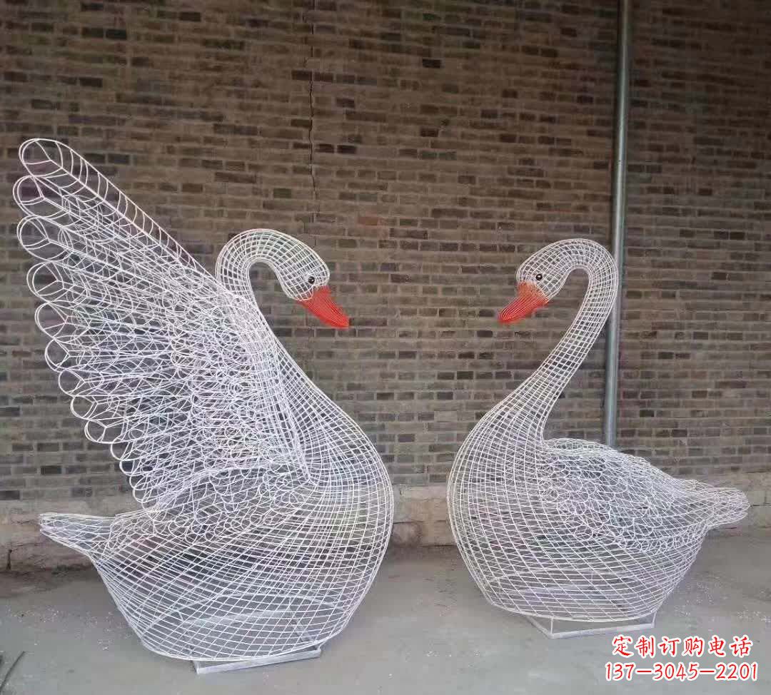 天津不锈钢镂空天鹅雕塑——美丽动人