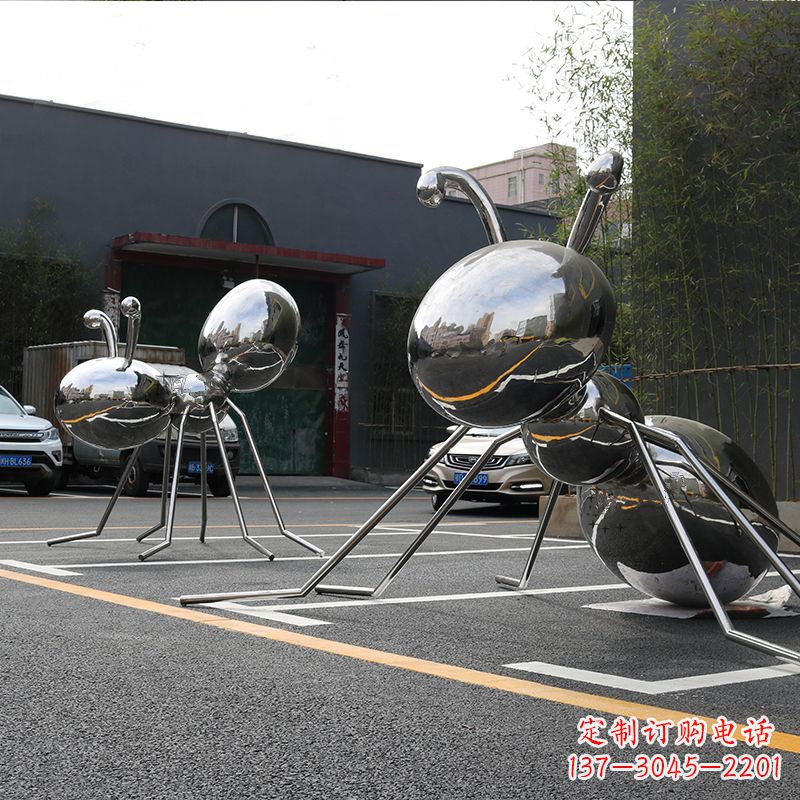 天津蚂蚁雕塑给城市街道带来活力