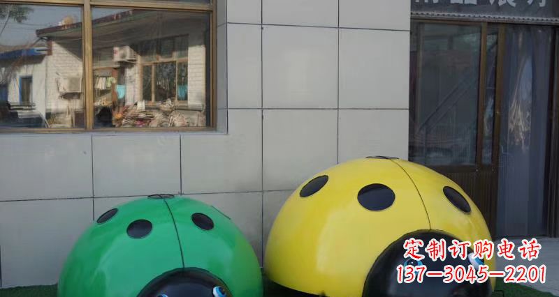 天津不锈钢瓢虫雕塑精致而富有艺术感