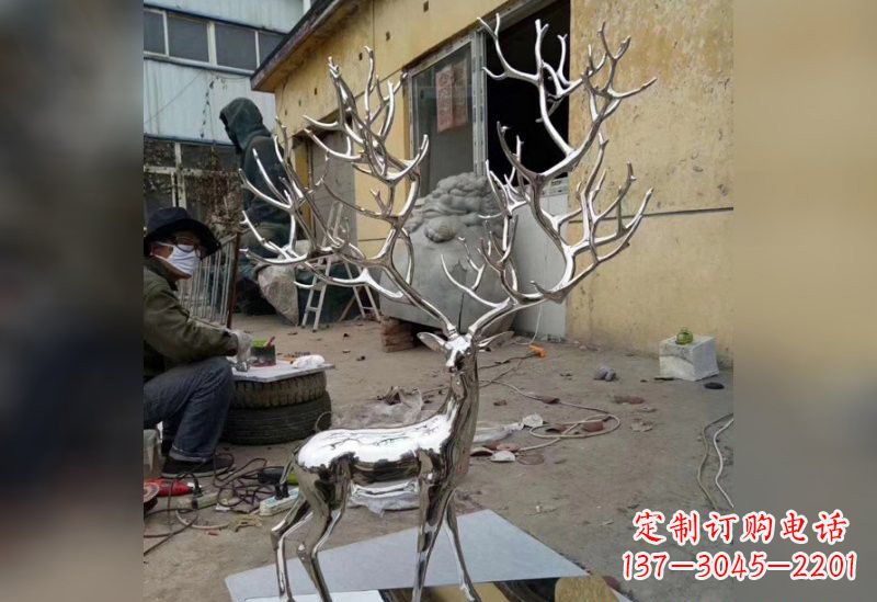 天津不锈钢树枝鹿雕塑艺术精美的自然之美