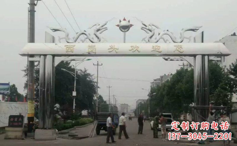 天津不锈钢双龙戏珠牌坊传承文化的雕塑之美