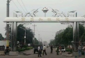 天津不锈钢双龙戏珠牌坊传承文化的雕塑之美