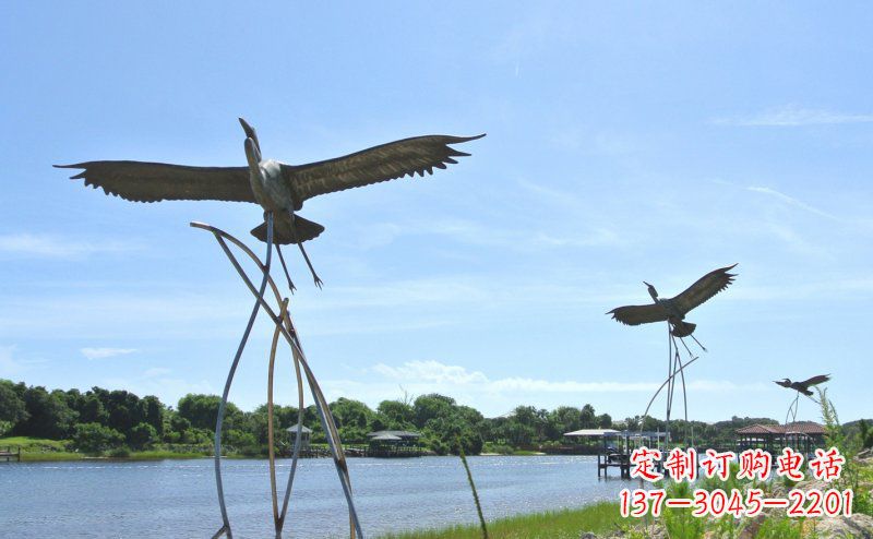 天津不锈钢仙鹤雕塑象征着自由之美
