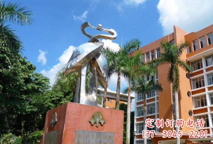 天津不锈钢仙鹤雕塑美丽而神秘