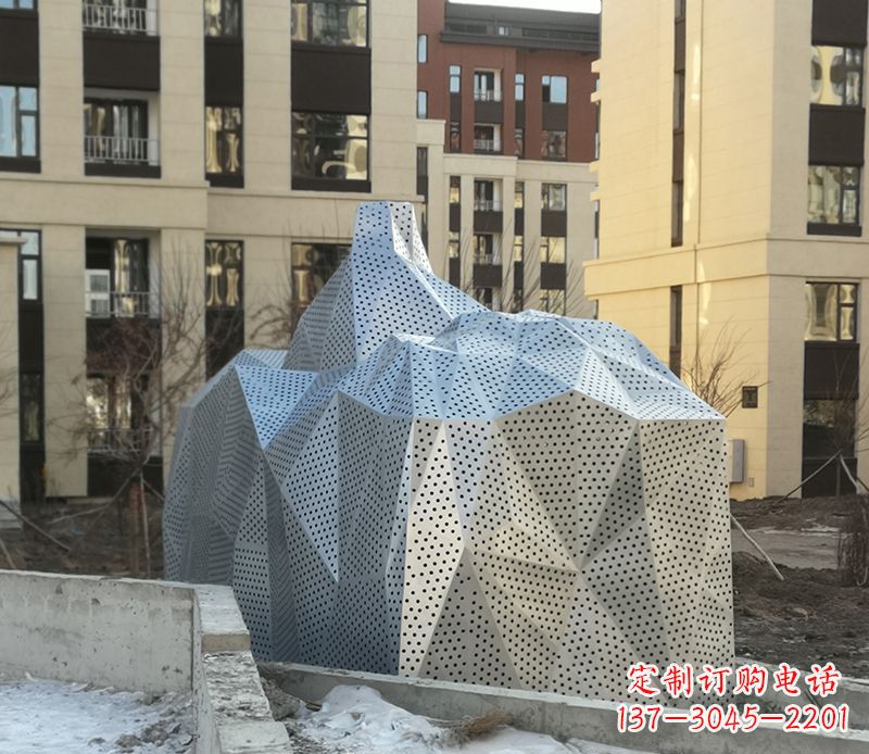 天津不锈钢小区假山雕塑雕塑点缀小区美景