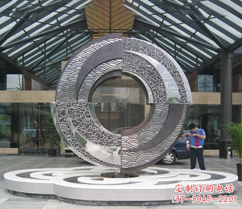 天津不锈钢圆环雕塑,点缀酒店空间