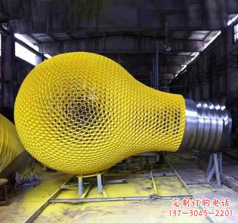 天津不锈钢灯泡雕塑精美而又抢眼