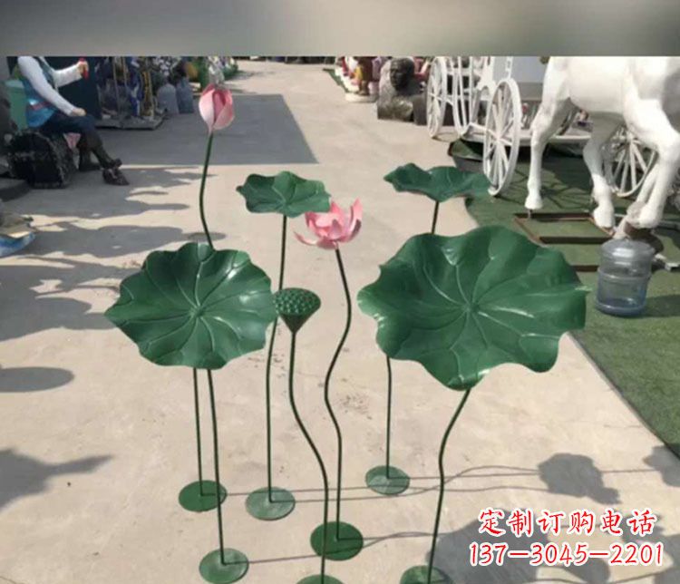 天津不锈钢荷花雕塑象征着美丽的永恒
