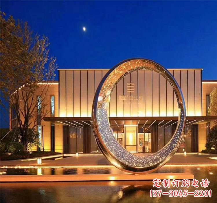 天津不锈钢圆环雕塑给空间增添无限美感