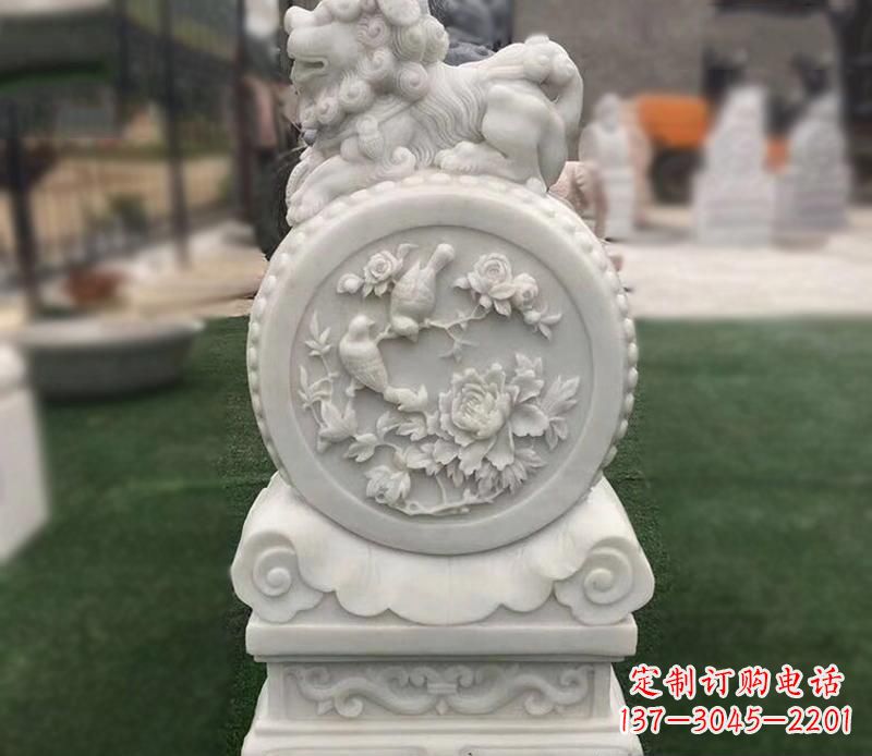 天津草白玉麒麟浮雕门墩