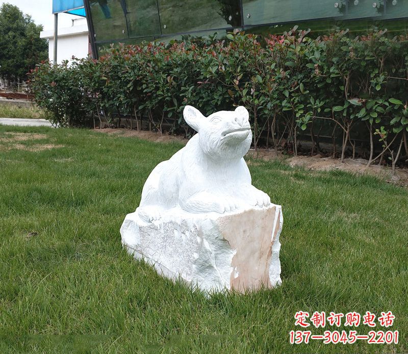 天津草丛狗熊石雕