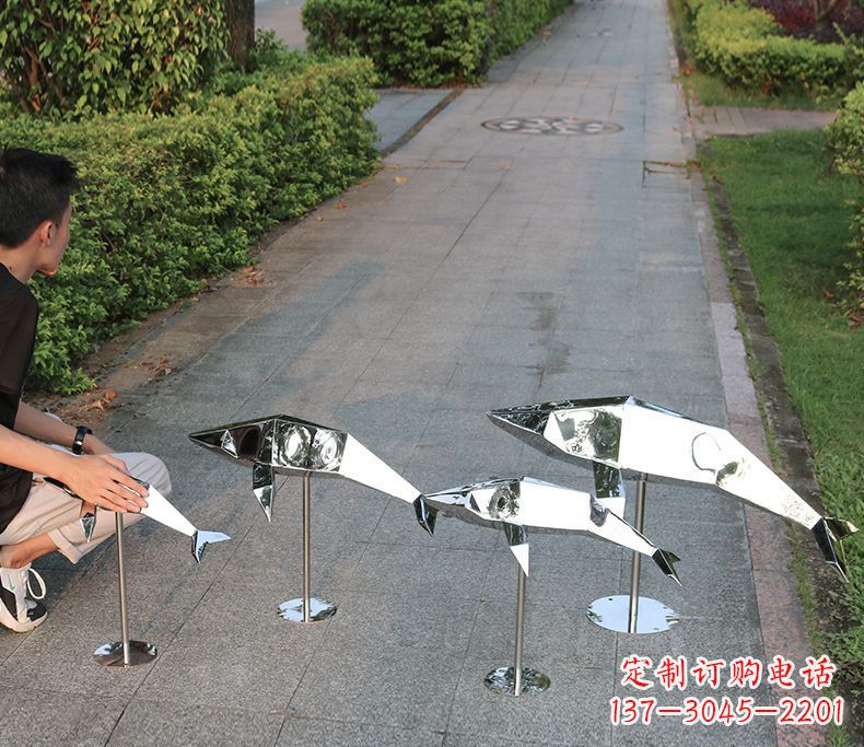 天津抽象不锈钢海豚雕塑